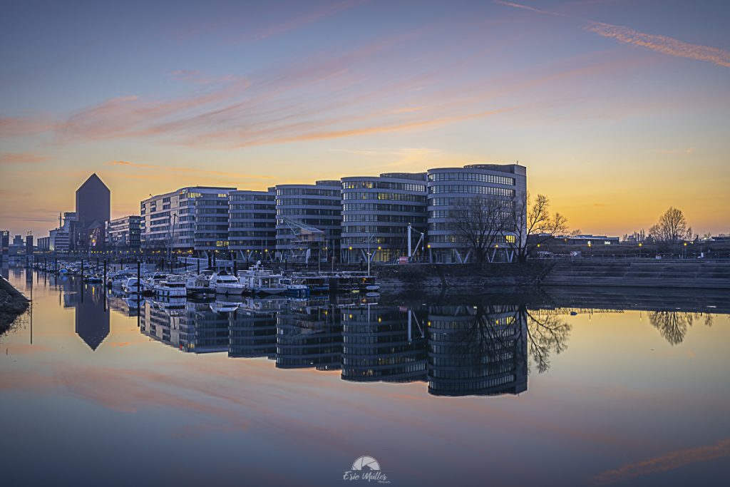 Coucher de soleil à Duisburg.