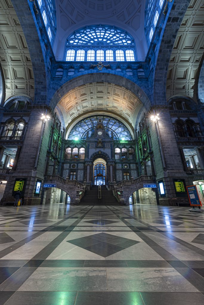 Gare Anvers nuit