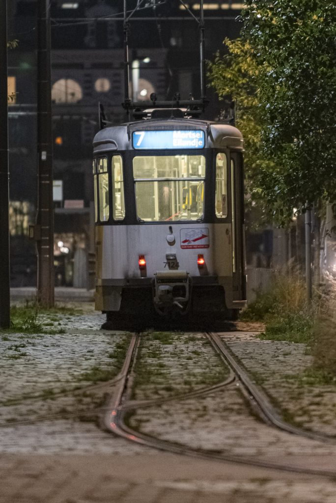 Tram Anvers la nuit